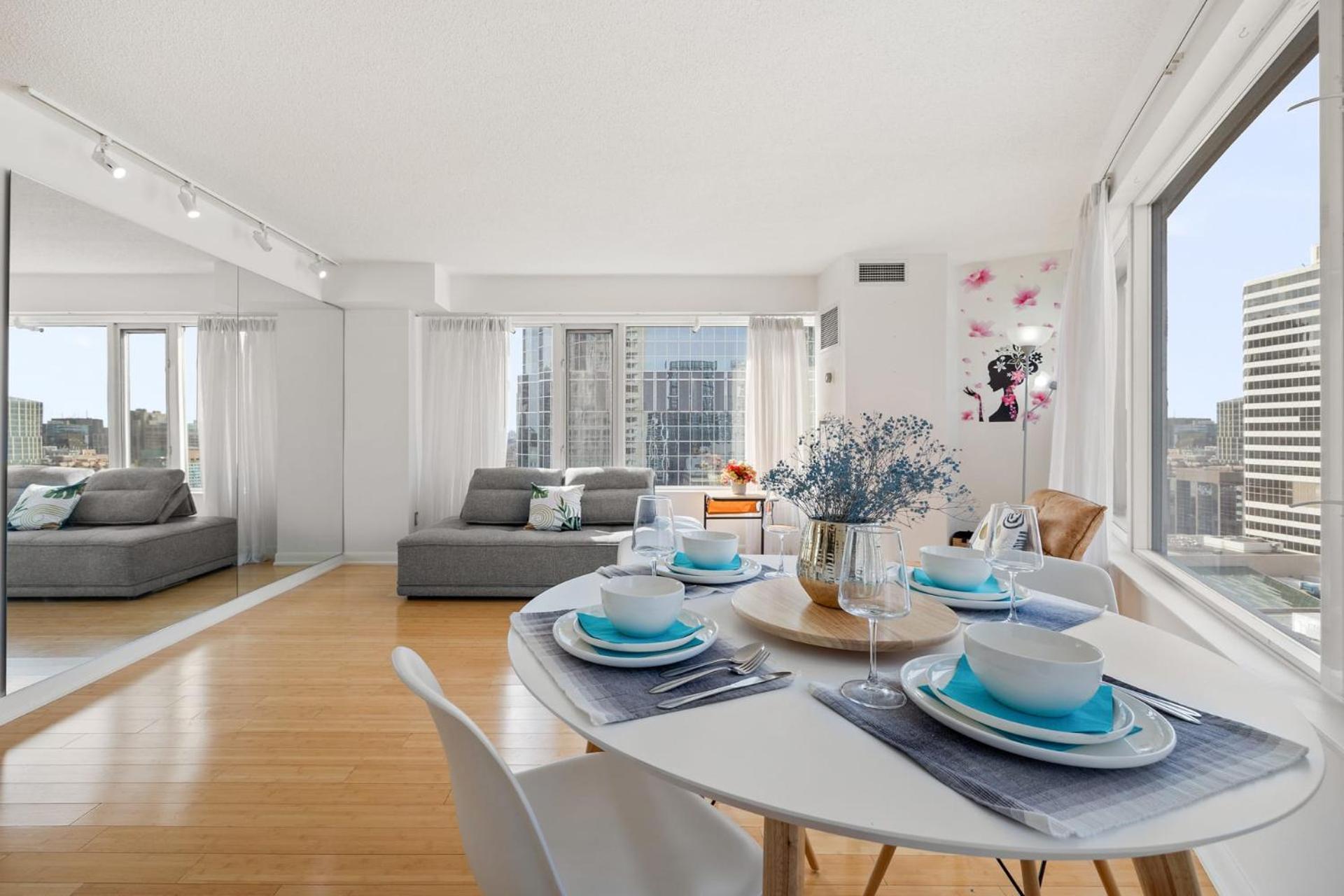 Modern 2-Bedroom Condo W Floor To Ceiling Windows تورونتو المظهر الخارجي الصورة