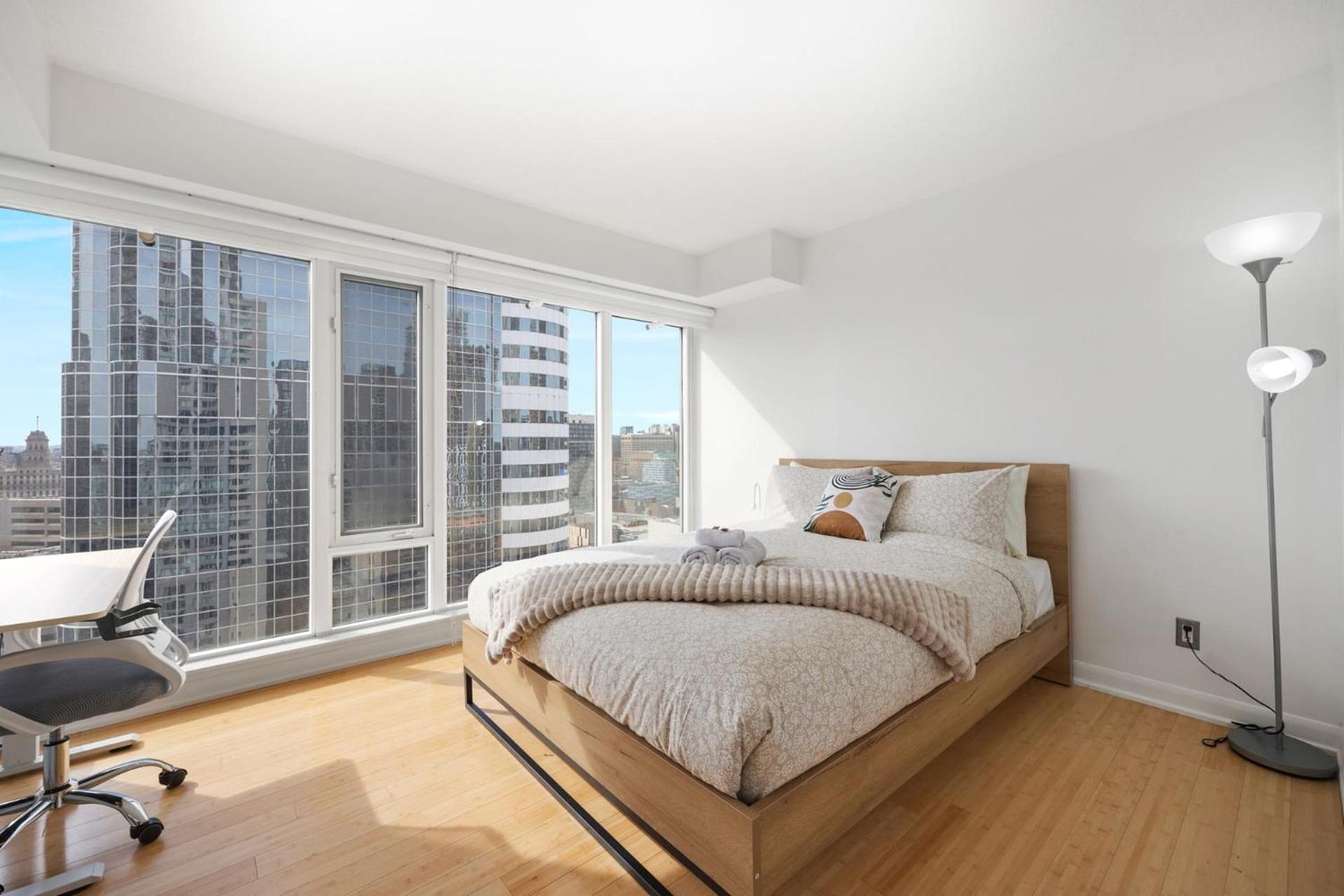 Modern 2-Bedroom Condo W Floor To Ceiling Windows تورونتو المظهر الخارجي الصورة